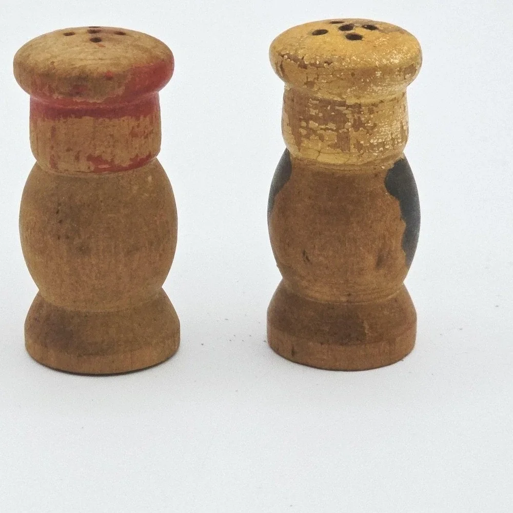 Vintage Wooden Figural Face Salt & Pepper Shakers Mini Hand Painted Pair‎ Decor